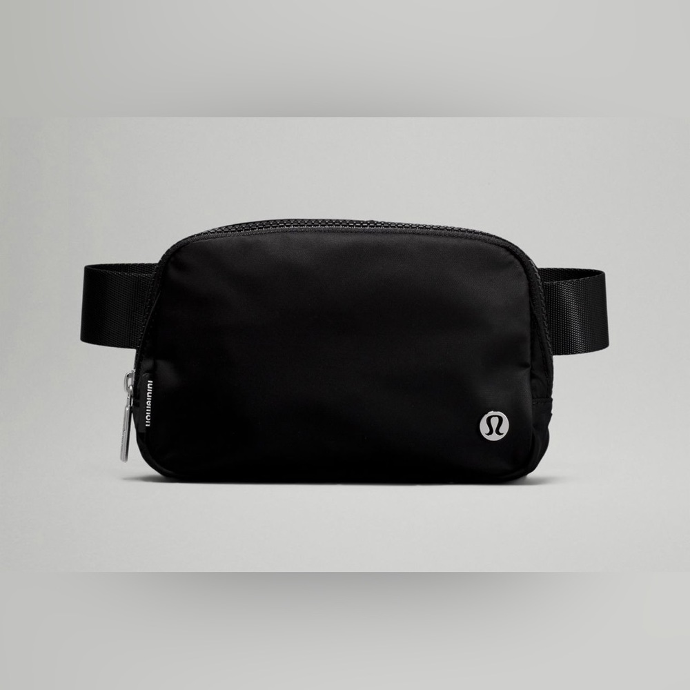 Lululemon Everywhere belt bag 1L